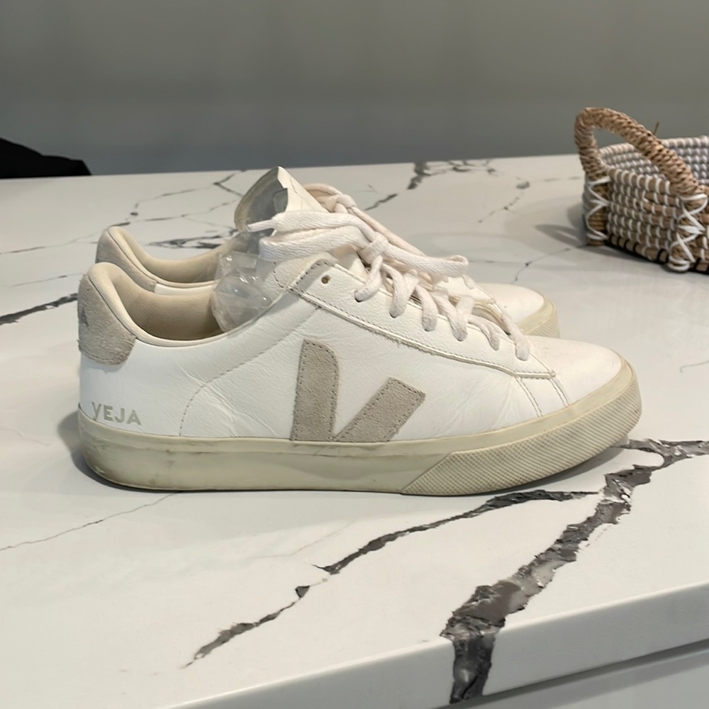 Size 10 neutral veja sneakers